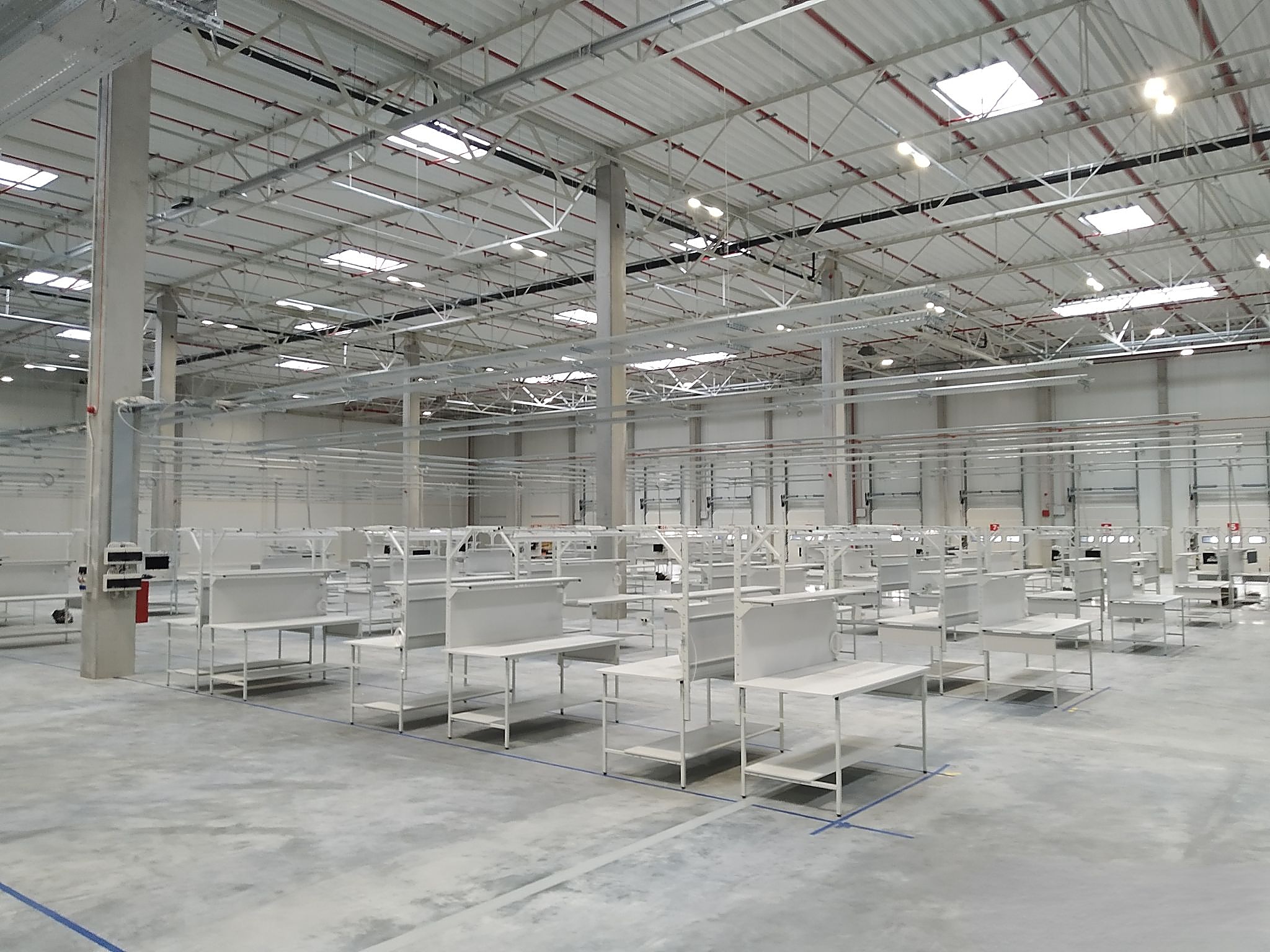 Linie modulară de asamblare Jabama în hală de producție