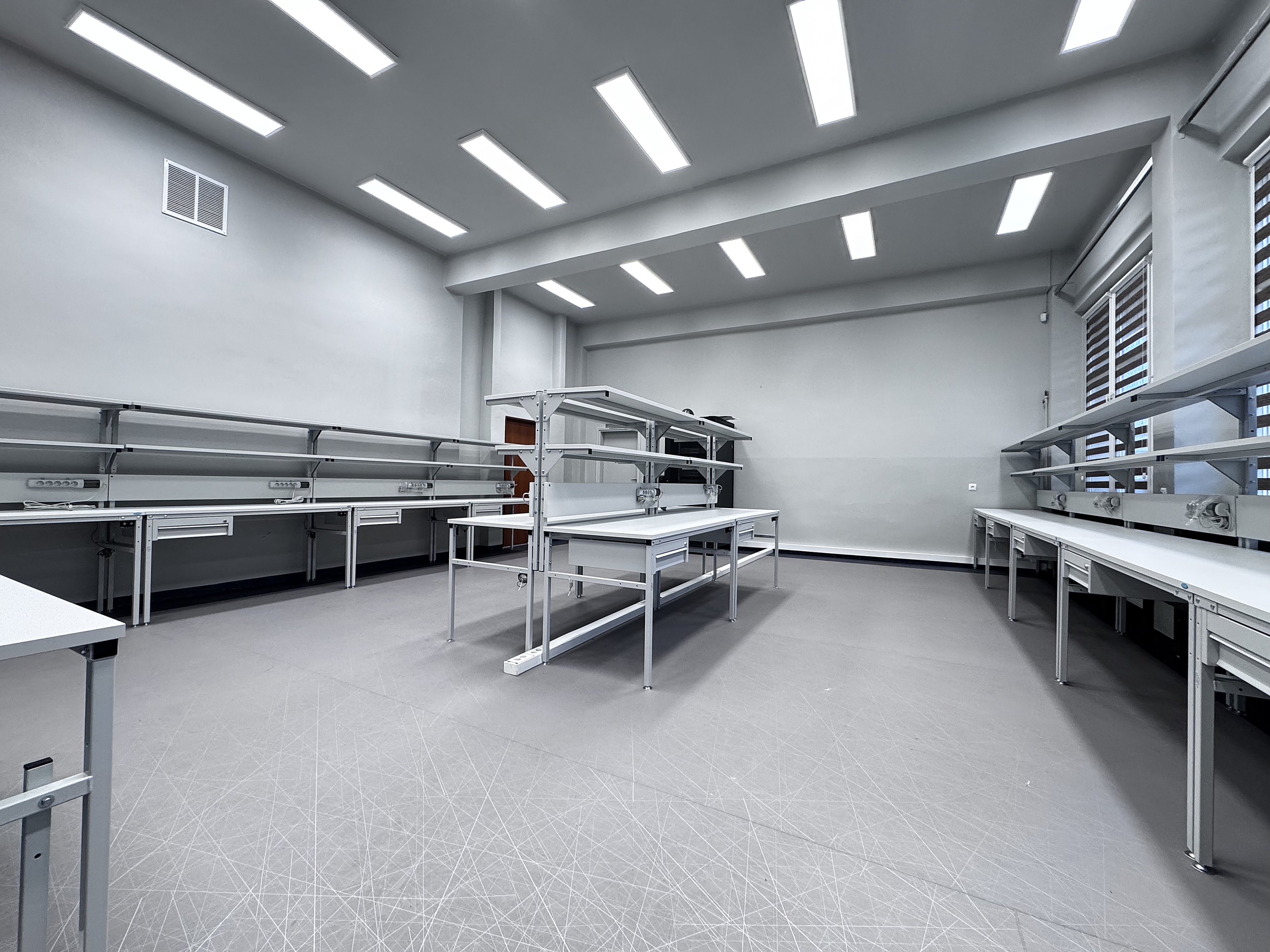 Sistem modular Jabama de stații ESD în cameră dedicată